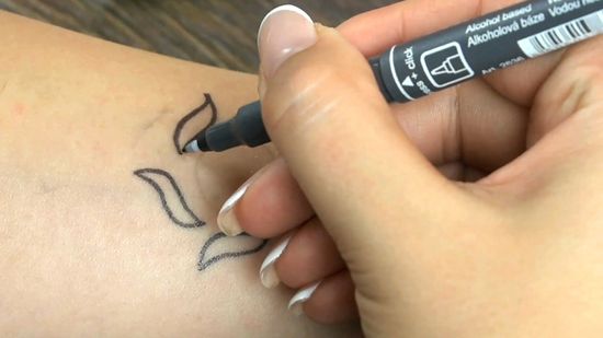 Transferir dibujo a la piel para tatuar